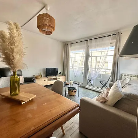 Avec Balcon Au Coeur Des Commerces Et De La De *