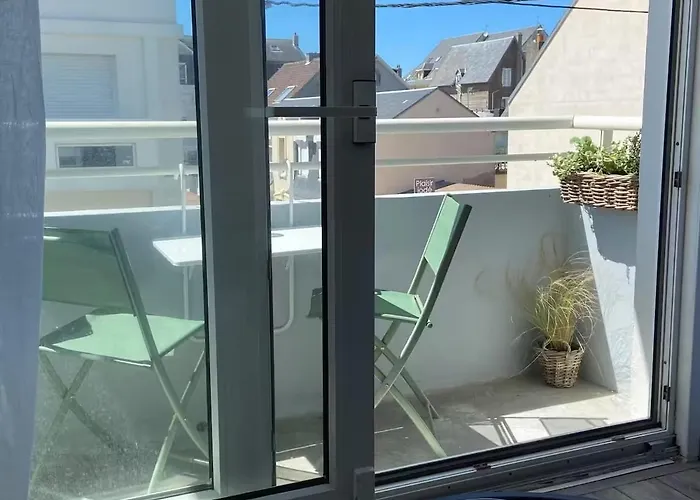 Avec Balcon Au Coeur Des Commerces Et De La De Appartement *