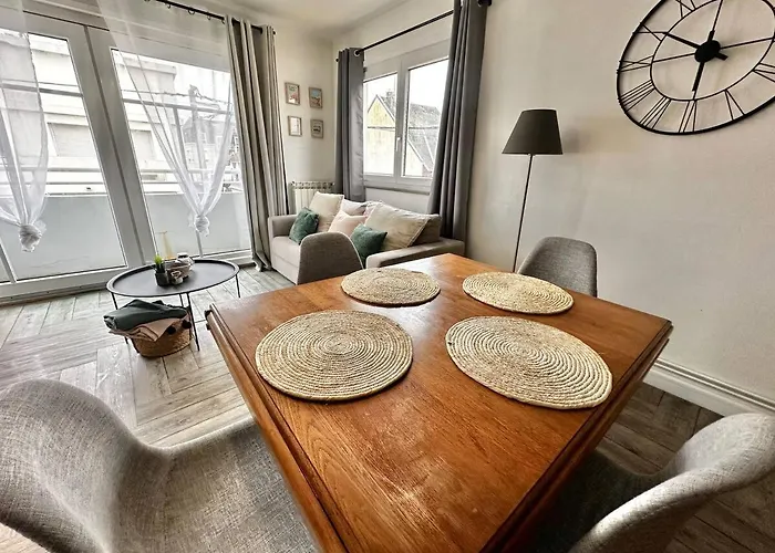 Avec Balcon Au Coeur Des Commerces Et De La De Appartement *