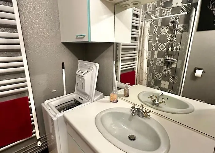 Avec Balcon Au Coeur Des Commerces Et De La De Appartement *